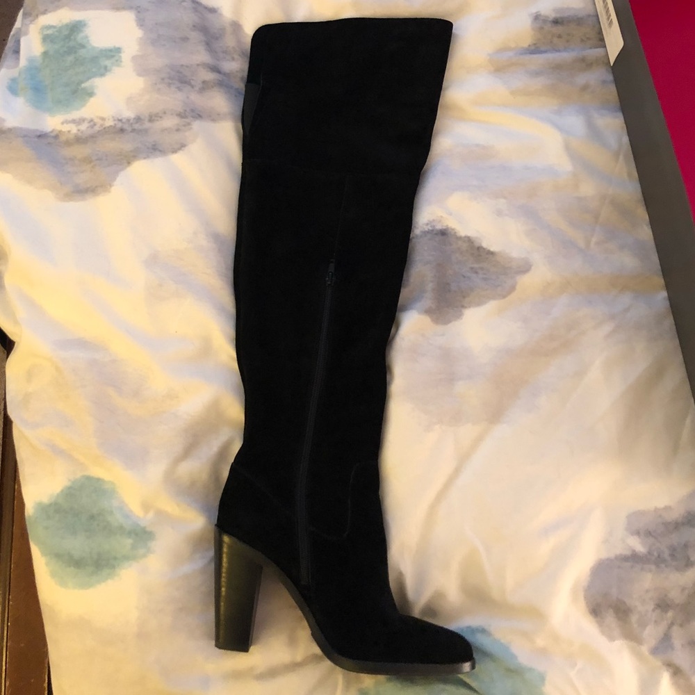 Vince Camuto Lorrey black suede boots sz 9